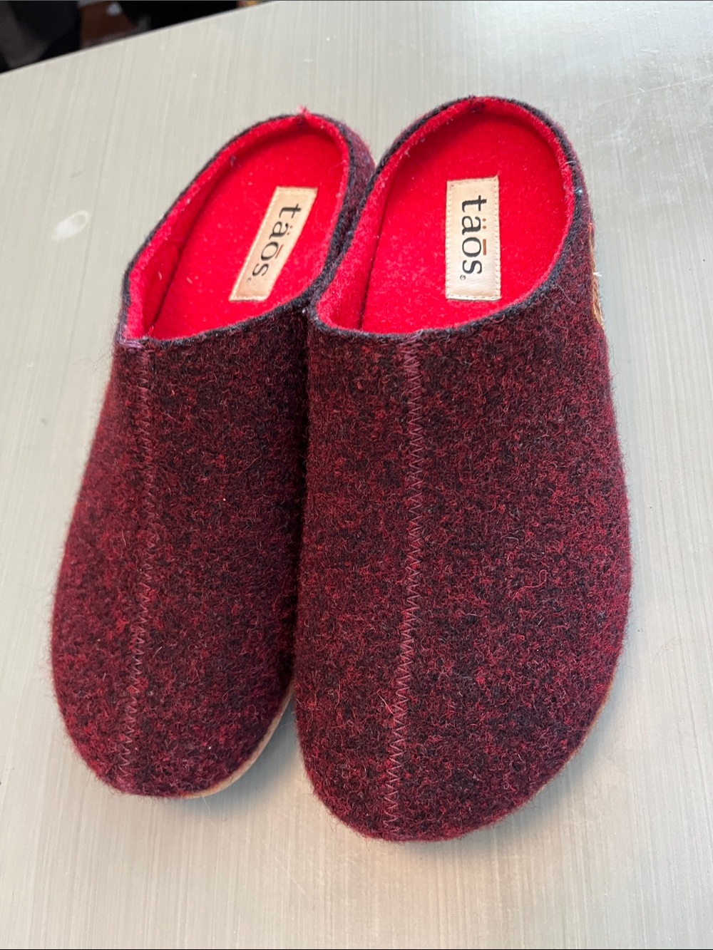 Taos Wool Slippers Sz 38 Burgundy